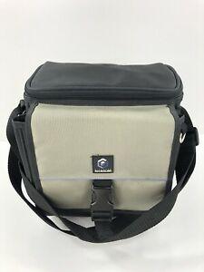 J2Games.com | Official Nintendo GameCube Soft Travel Bag (Gamecube) (Pre-Owned - Accessory).