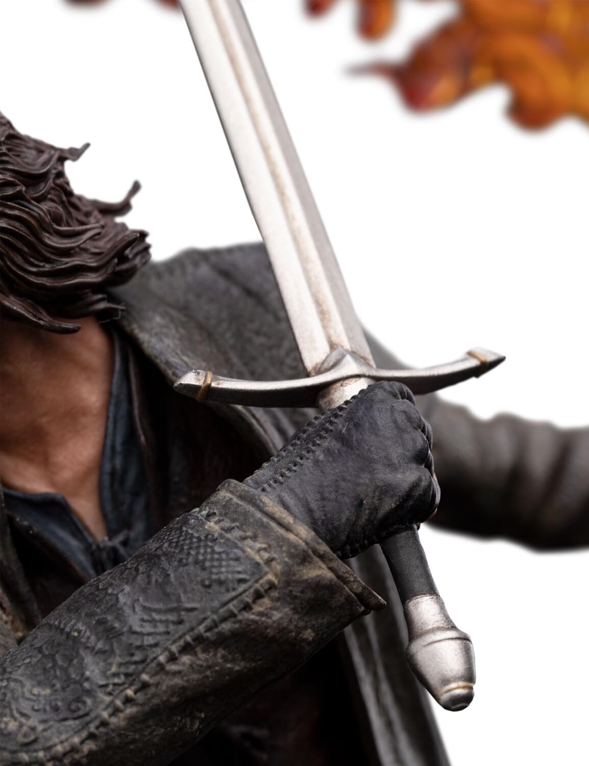 WETA Workshop Figures of Fandom: The Lord of The Rings Trilogy Aragorn 1/8 Scale Statue (Statue)