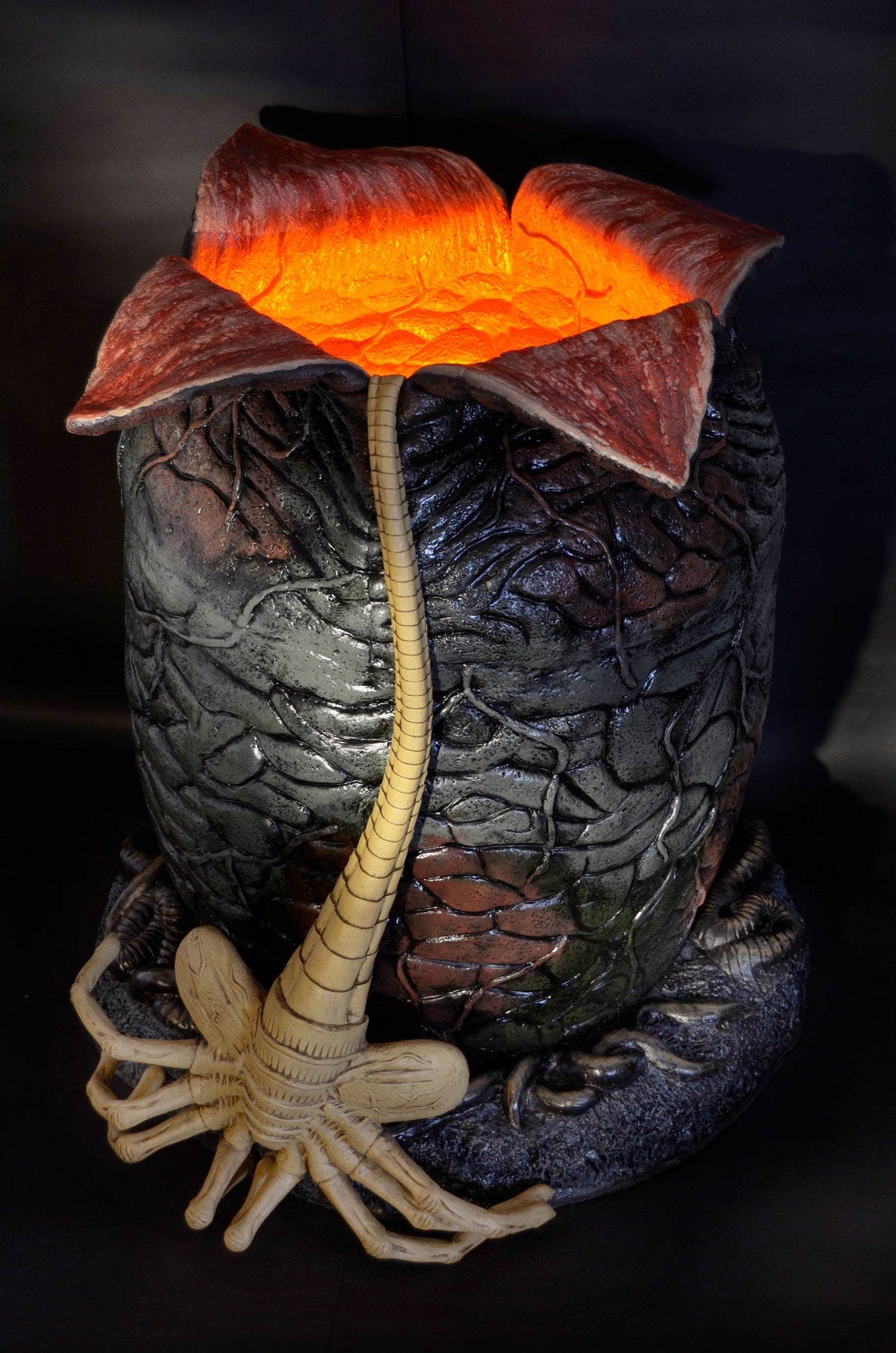 Aliens: Xenomorph Egg Life Size Replica with LED Lights