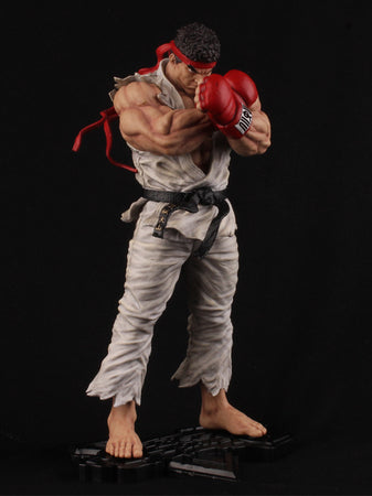 Street Fighter V Collector's Edition: Ryu Statue 10" with Street Fighter Design Collection Art Book (Toys)