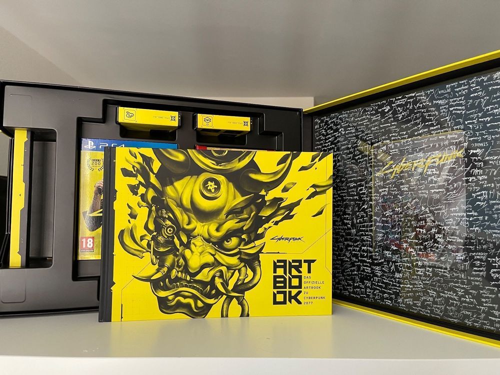 Cyberpunk 2077 Collector's Edition Brief Case (PlayStation 4)