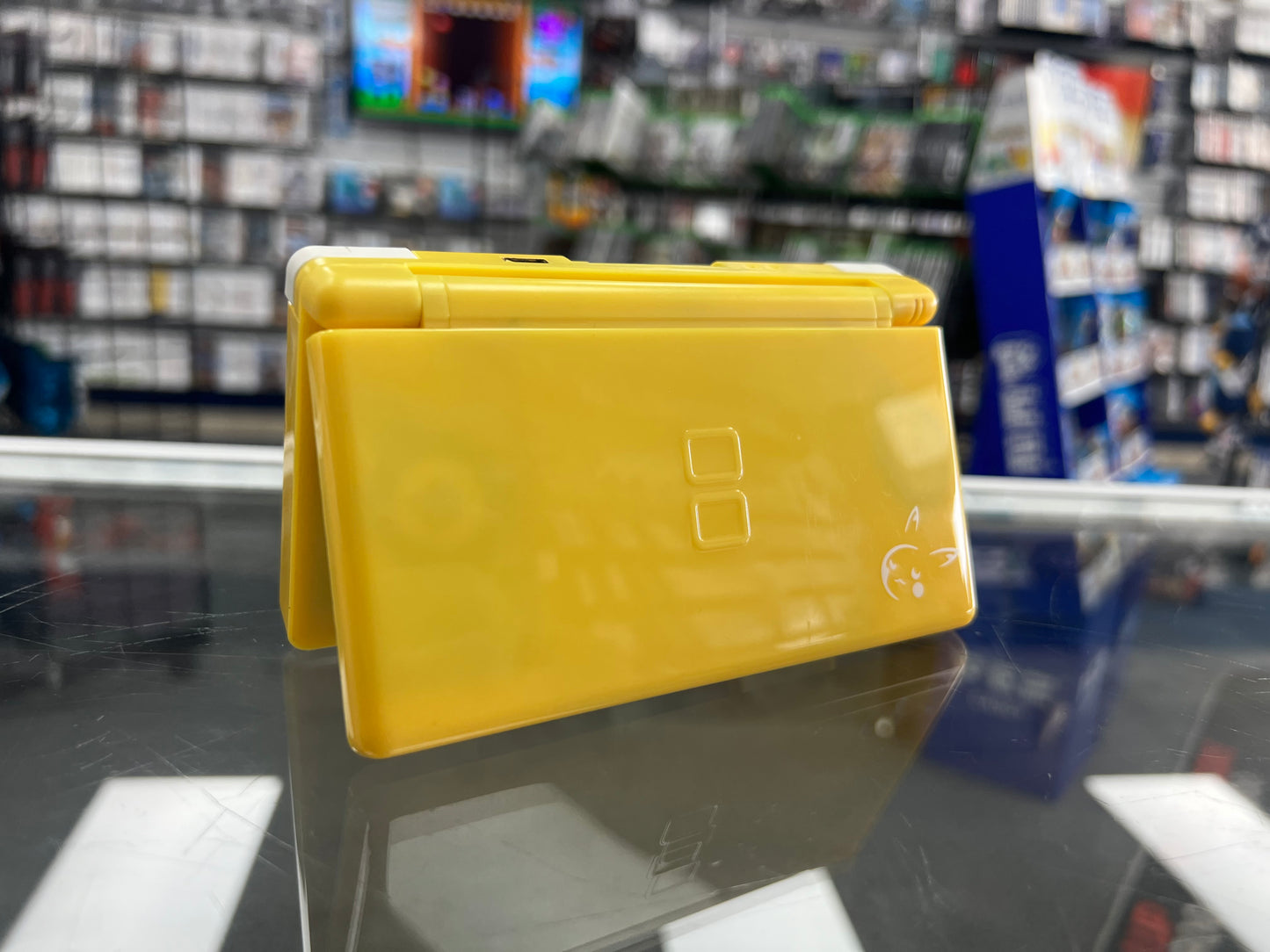 Custom Nintendo DS Lite With Yellow & White Pikachu Shell (Nintendo DS)